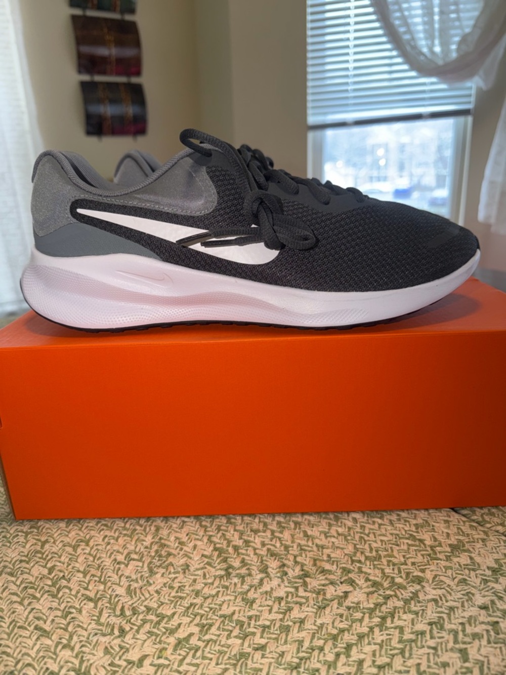 Nike Mens Revolution 7 Black & Gray Running Sneakers Size 11 new!!
